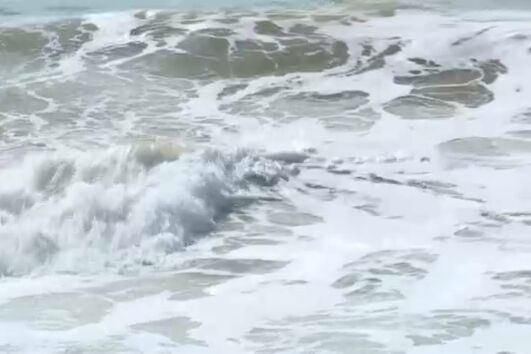 Toda a costa sob aviso laranja devido a ondas e 10 distritos pelo vento e neve