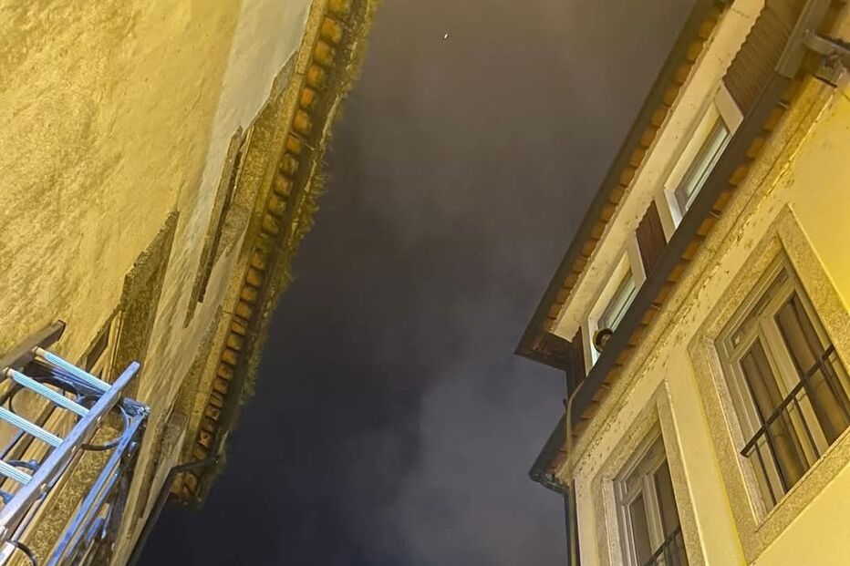 Incendio em prédio devoluto em Arcos de Valdevez 