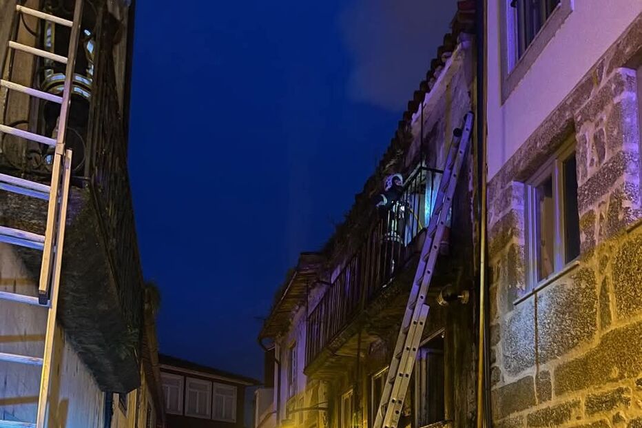 Incendio em prédio devoluto em Arcos de Valdevez 