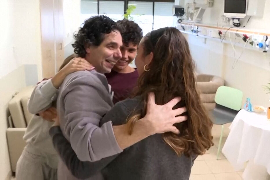 O emocionante reencontro entre Ofer Kalderon e os seus quatro filhos