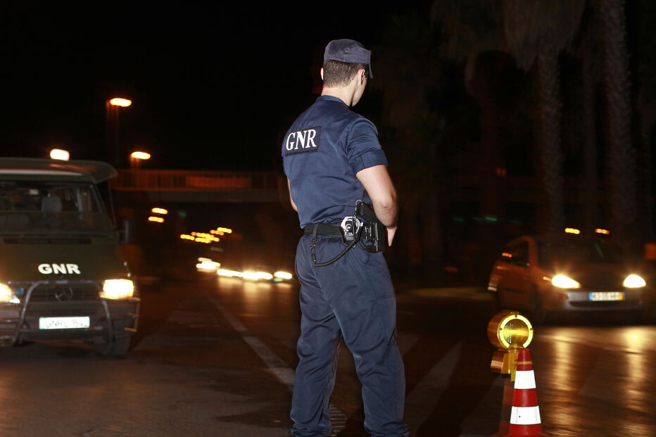 Homem descontrolado bate em todos e deixa 11 feridos durante festa de aniversário em Alcanena