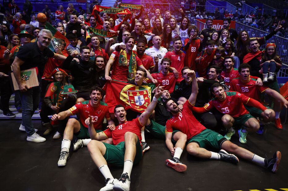Seleção portuguesa de andebol com adeptos