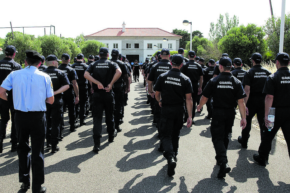 Só 99 candidatos passaram nas provas físicas para guardas prisionais