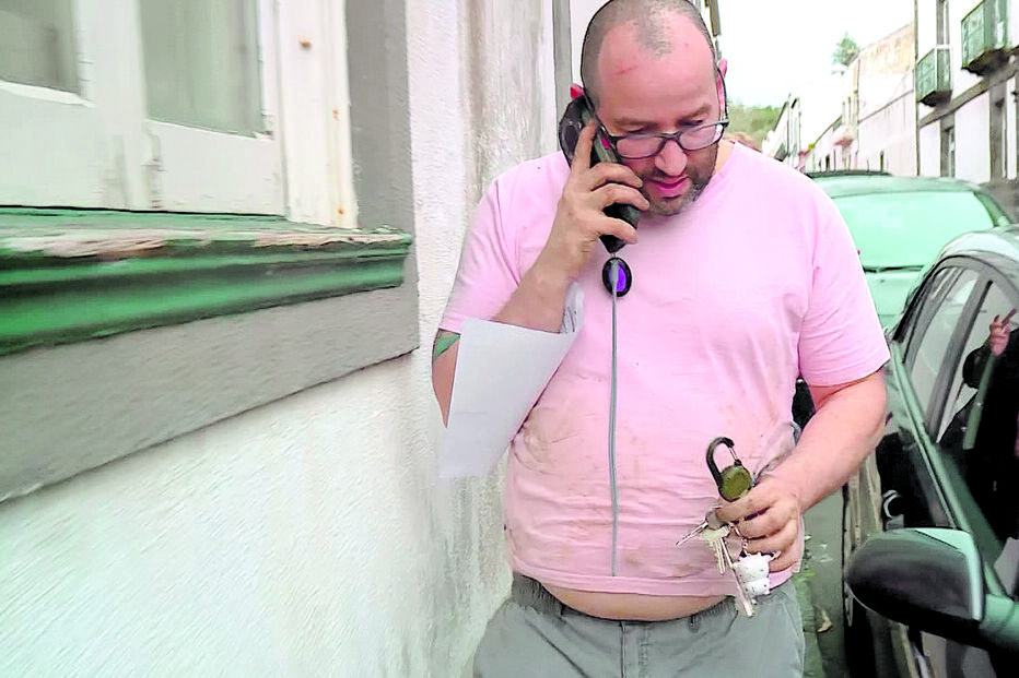 Correios do Parlamento usados para vender roupa de malas furtadas nos aeroportos