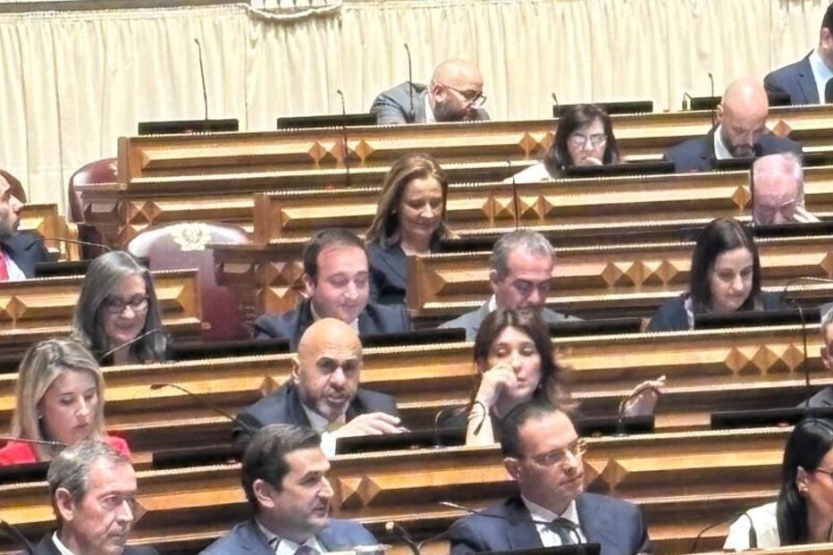 Miguel Arruda regressa ao Parlamento