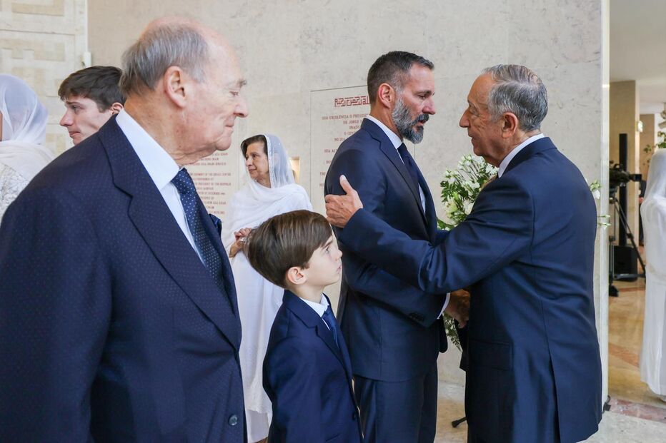 Marcelo Rebelo de Sousa cumprimenta príncipe Rahim