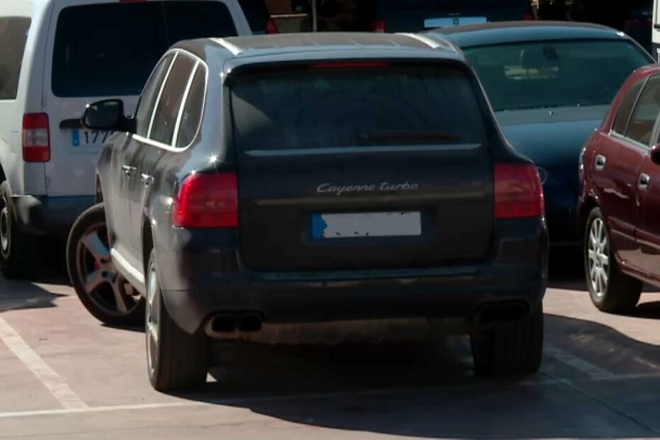 Porshe de fugitivos de Vele de Judeus