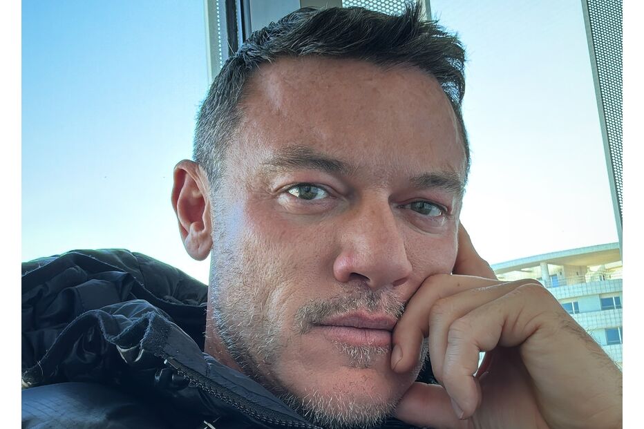 thereallukeevans_1738608600_3560029889403021075_196812315.jpg