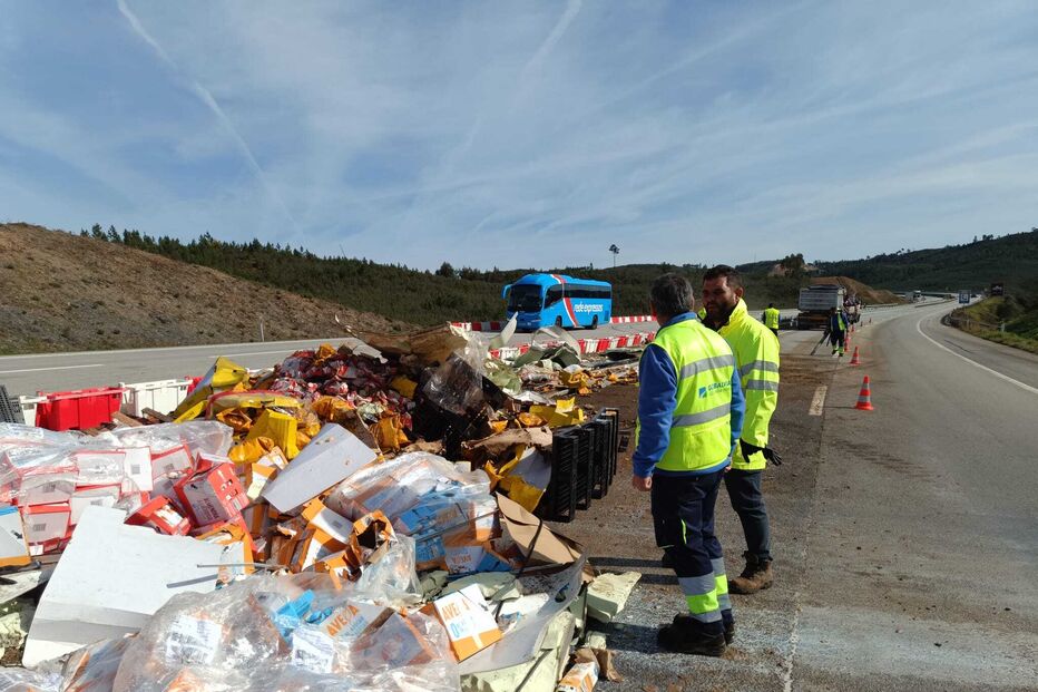 Trânsito sul-norte na A23 condicionado em Santarém por despiste de camião