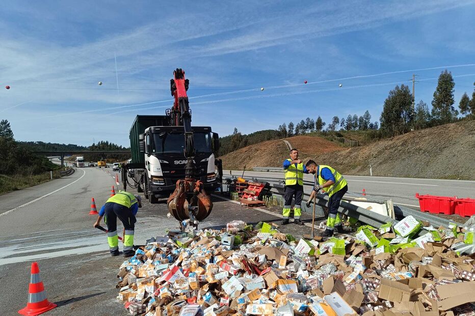Trânsito sul-norte na A23 condicionado em Santarém por despiste de camião