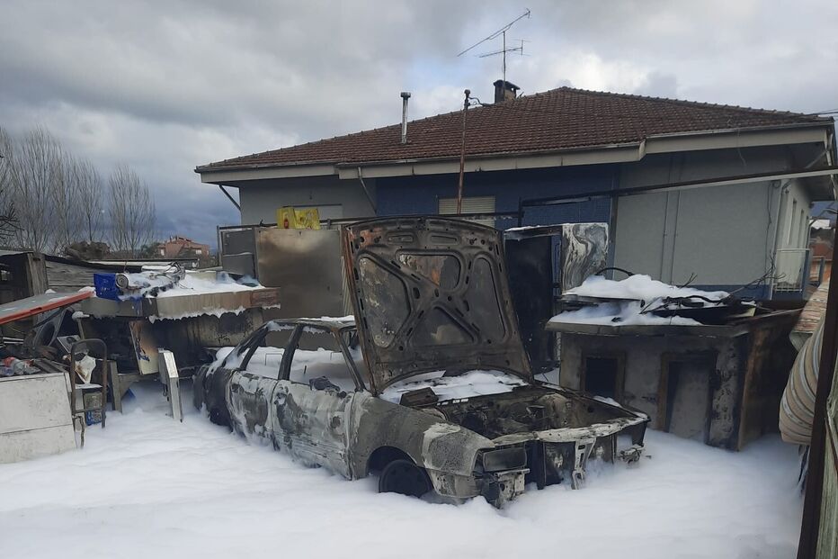 Carro destruído pelas chamas em Santa Maria da Feira