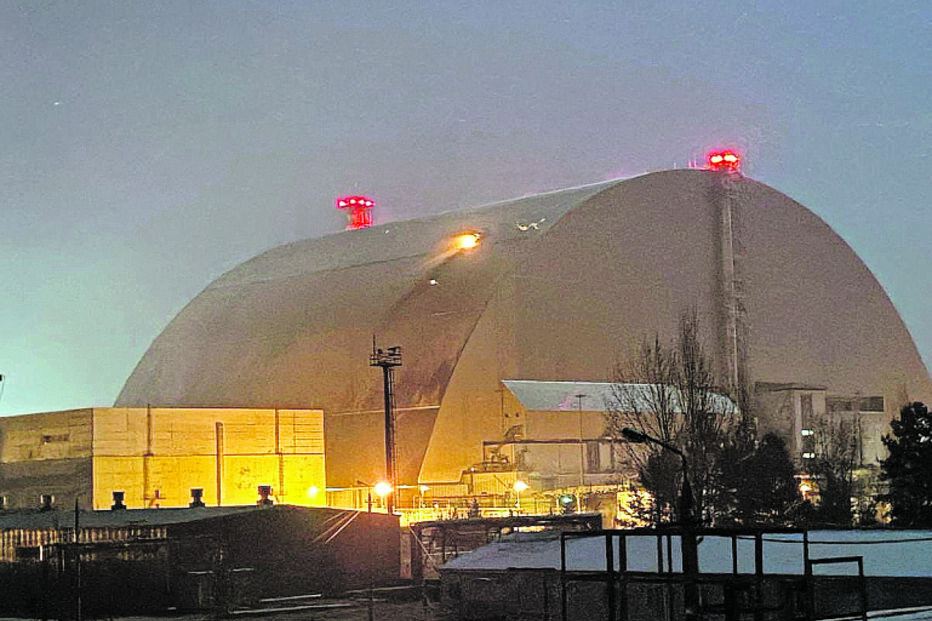 Drone russo ataca escudo protetor do reator 4 da central nuclear de Chernobyl