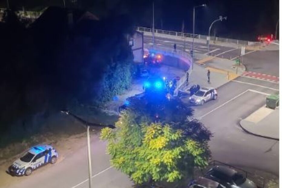 Carro consumido pelas chamas em Coimbra