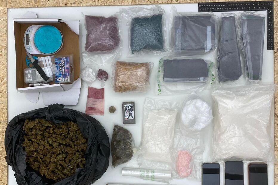 PSP de Lisboa prende casal que abastecia a noite de drogas sintéticas