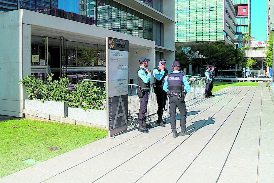 Rede criminosa legaliza mais de sete mil imigrantes