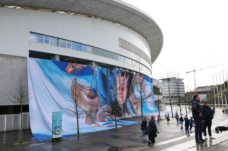 Adeptos homenageiam Pinto da Costa no Estádio do Dragão