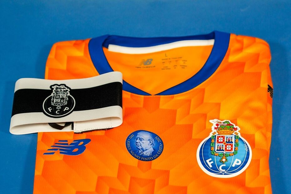 Equipamento do FC Porto para homenagear Pinto da Costa