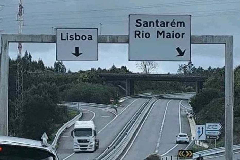 Duas crianças feridas em despiste de carro no IC2 em Rio Maior