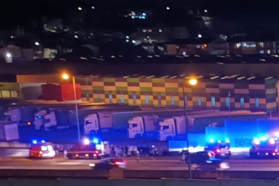 Três feridos em colisão entre duas motos e um carro em Gaia