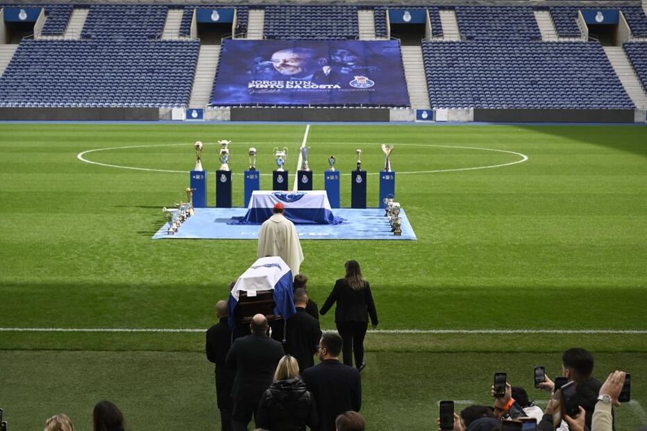 Urna de Pinto da Costa no Estádio do Dragão