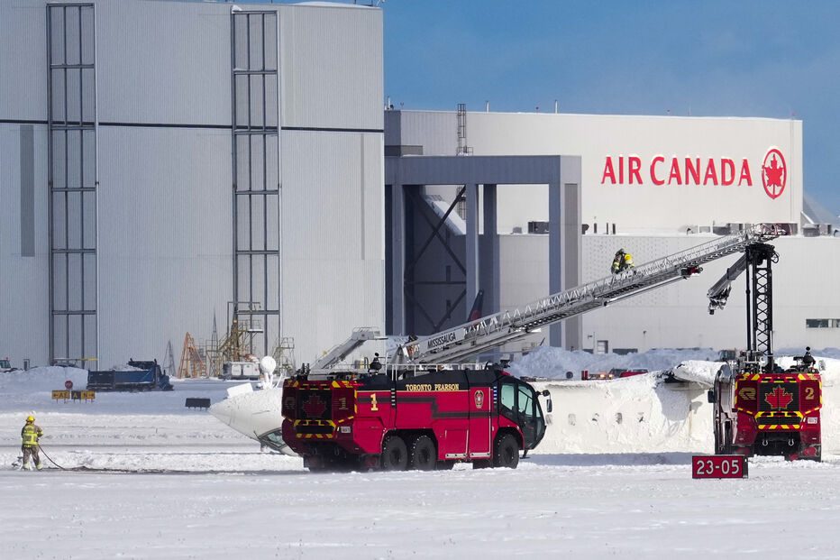 Pelo menos oito feridos em acidente com avião no aeroporto de Toronto