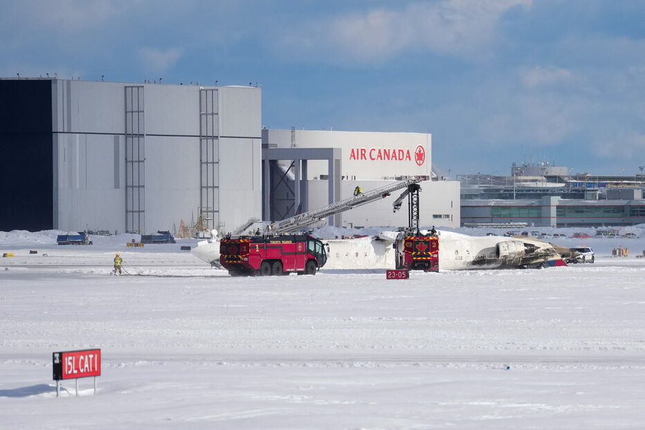 Pelo menos oito feridos em acidente com avião no aeroporto de Toronto