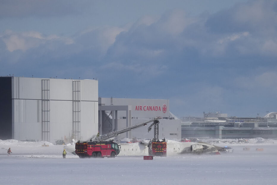 Pelo menos oito feridos em acidente com avião no aeroporto de Toronto