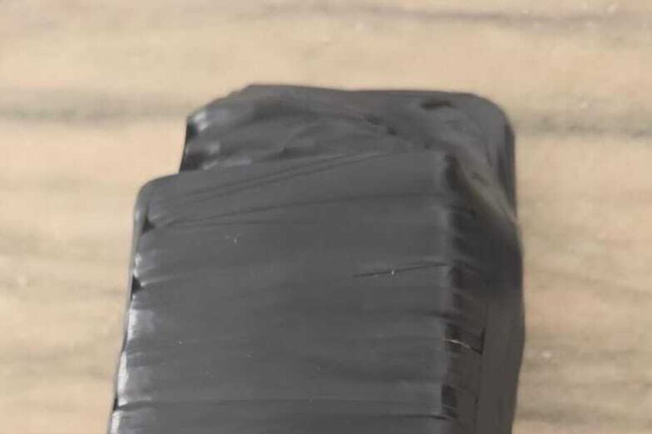 Homem ganha dinheiro para introduzir telemóveis nas cadeias