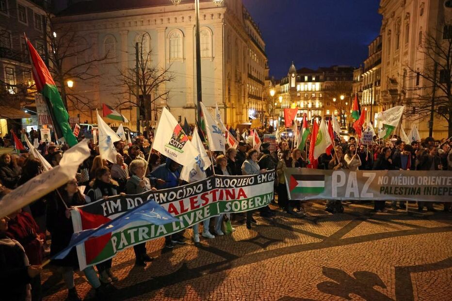 Centenas de pessoas no centro de Lisboa em solidariedade com o povo palestiniano