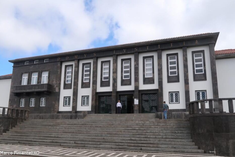 Predadora sexual condenada a 25 anos de prisão por abusar de menor durante meses nos Açores