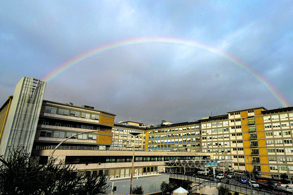 Papa está internado desde sexta-feira no Hospital Gemelli