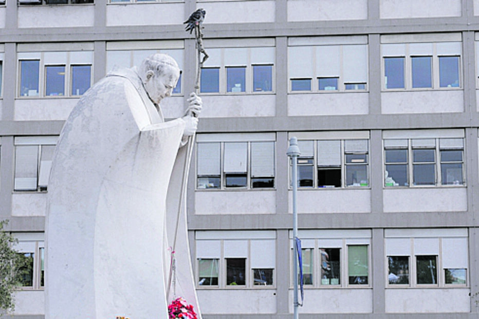 Homenagens no exterior do hospital