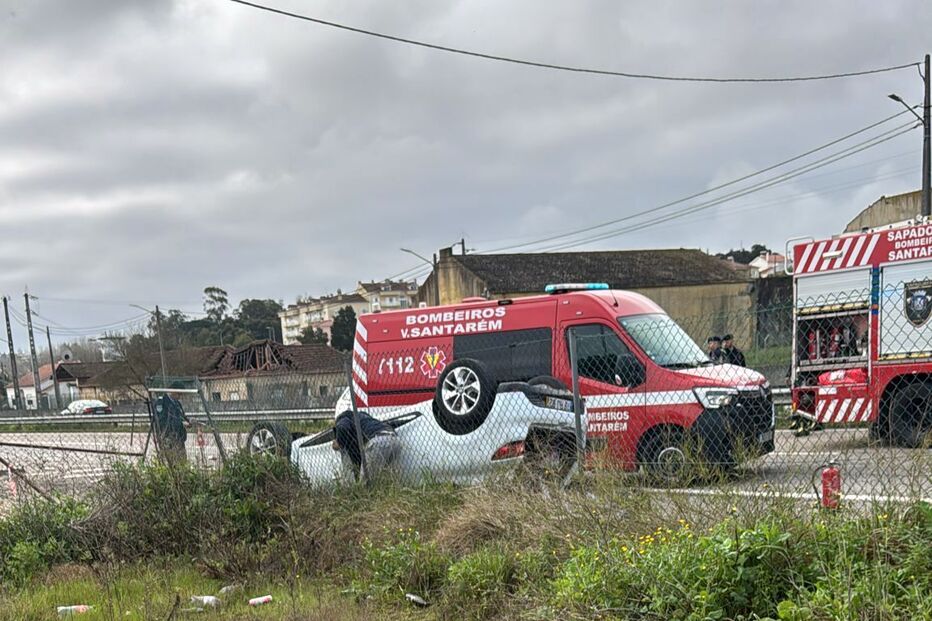 Um ferido em colisão violenta em Santarém