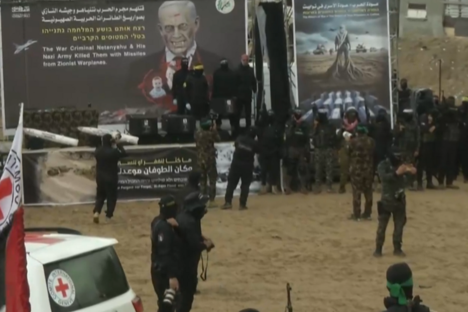 Cruz vermelha recebe corpos de reféns libertados pelo Hamas