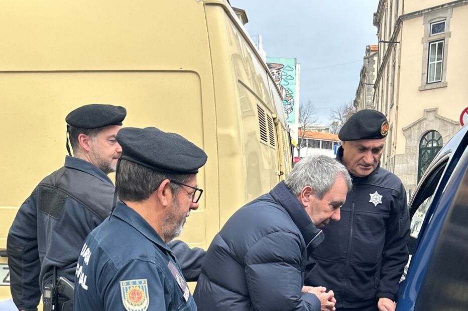 Mata vizinho em vingança por dívida com 27 anos