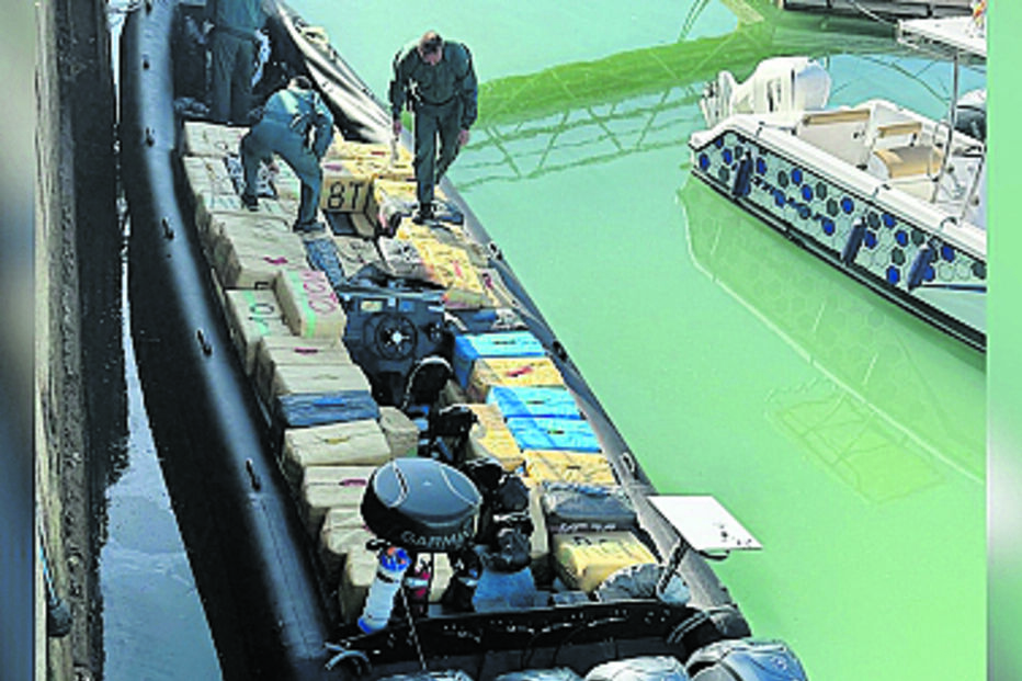 Lancha e droga apreendidas pelas autoridades espanholas