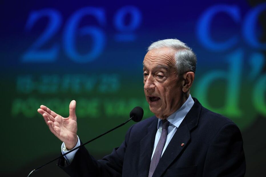 Presidente da República condecora festival literário Correntes d'Escritas