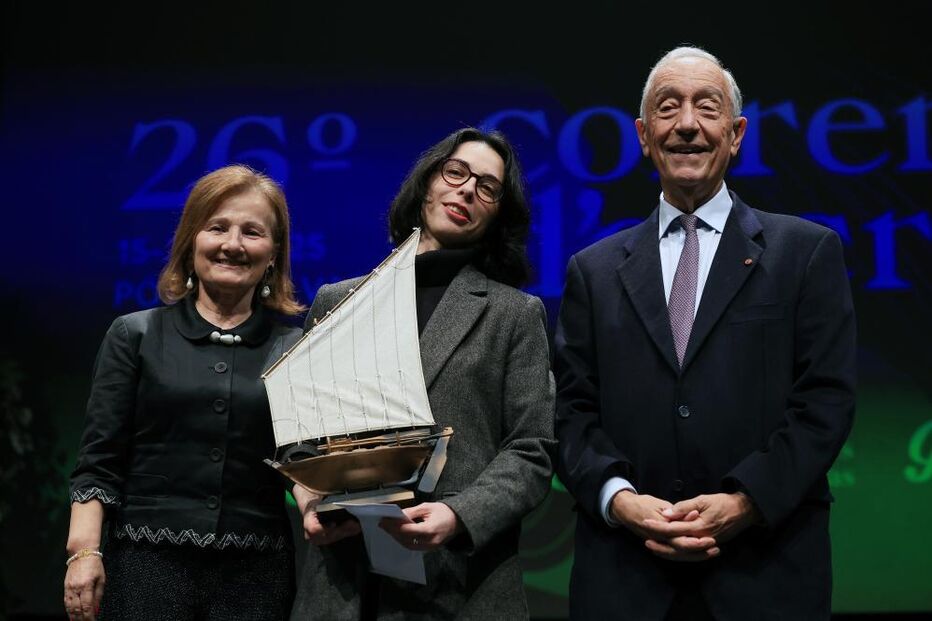 Presidente da República condecora festival literário Correntes d'Escritas