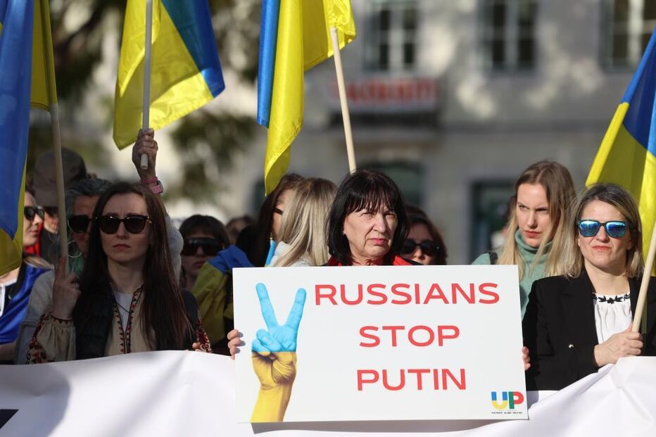 Ucranianos manifestam-se em Lisboa pela paz e com críticas a Trump