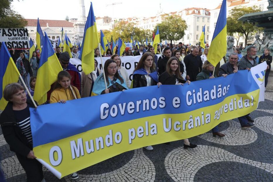 Ucranianos manifestam-se em Lisboa pela paz e com críticas a Trump
