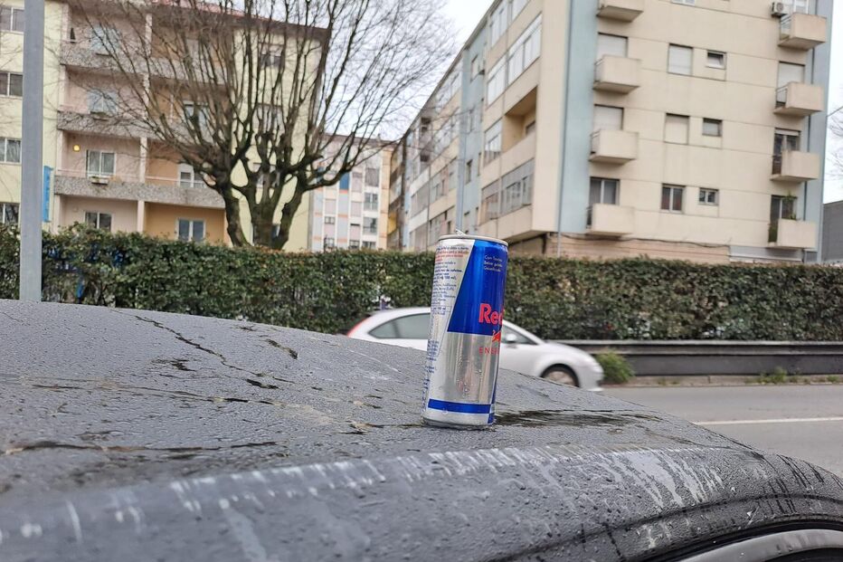 Condutor abandona carro após despiste em Braga