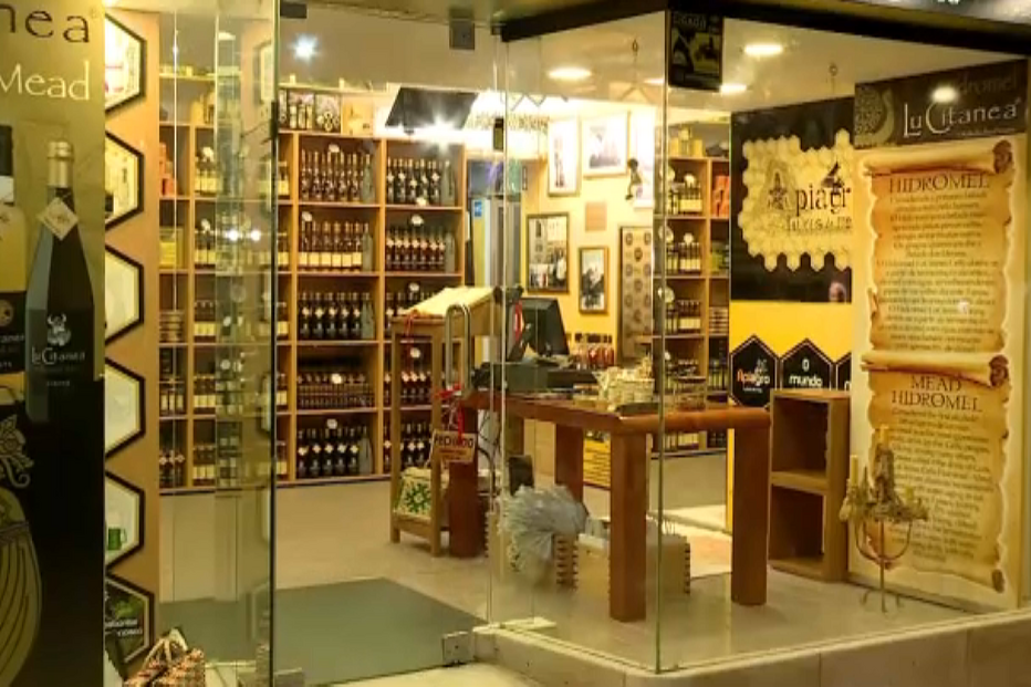 Assaltantes partem vidro de loja em Lisboa e escapam com 150 euros e caixa registadora