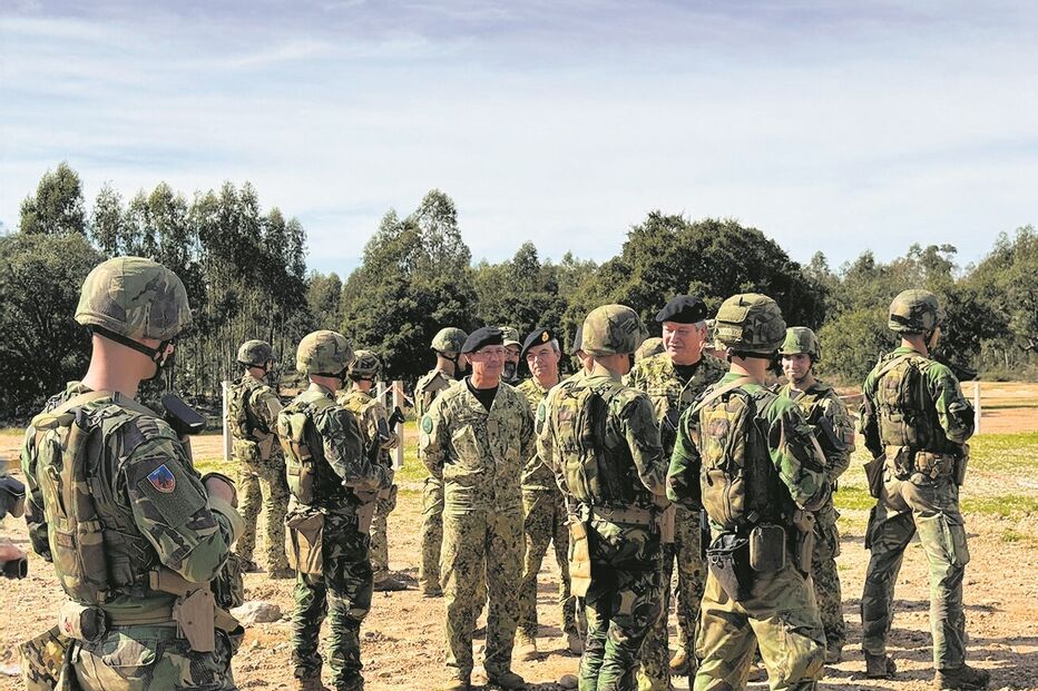 compromisso Força de reação rápida da União Europeia, com 1500 militares, fica disponível durante um ano e só pode ser empenhada em missões de estabilização ou manutenção da paz 