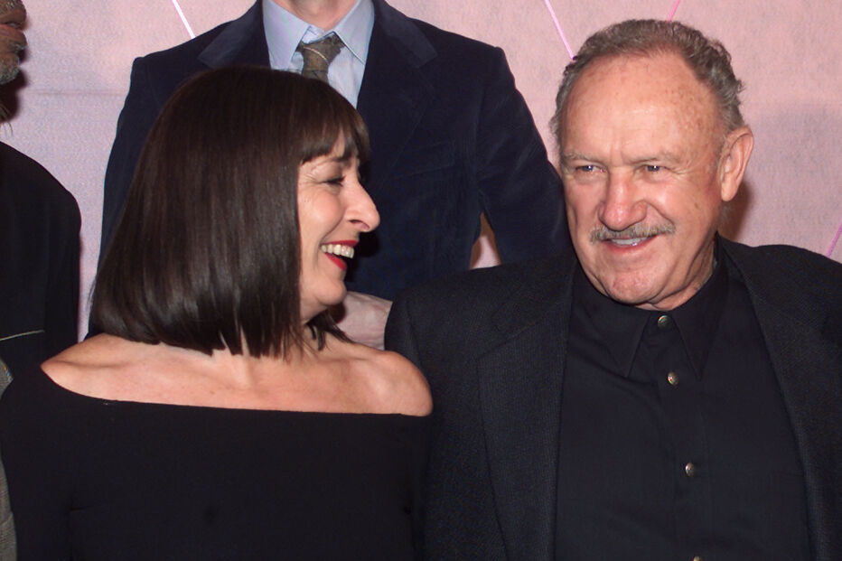 Anjelica Huston e Gene Hackman em 2001