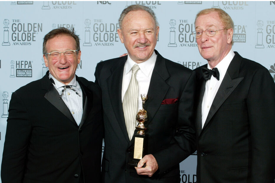 Robin Williams, Gene Hackman segura em prémio e Michael Caine em 2003