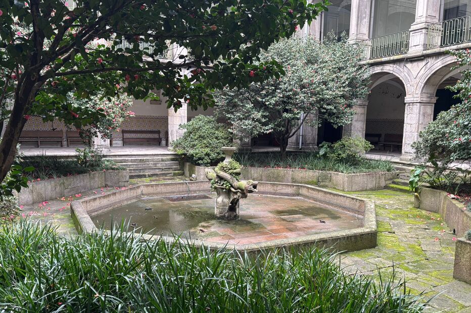 Lago no interior do tribunal de São João Novo