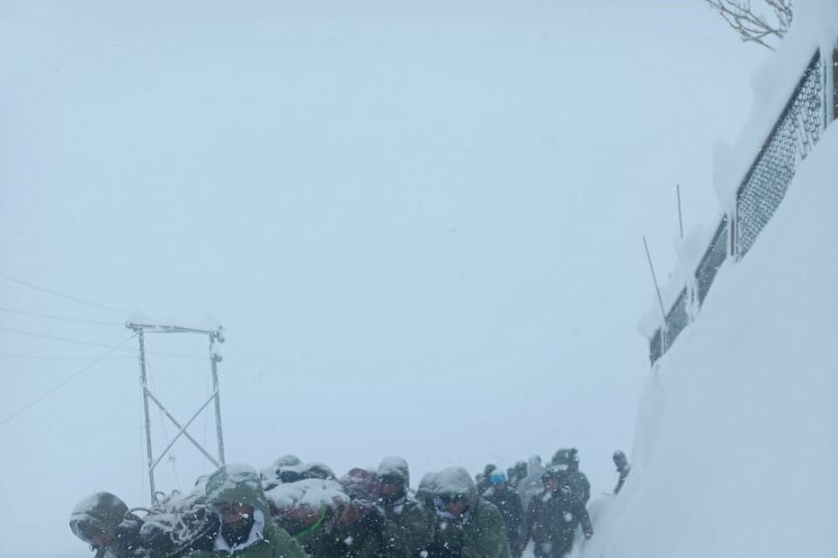 Pelo menos 41 pessoas desaparecidas após avalanche nos Himalaias