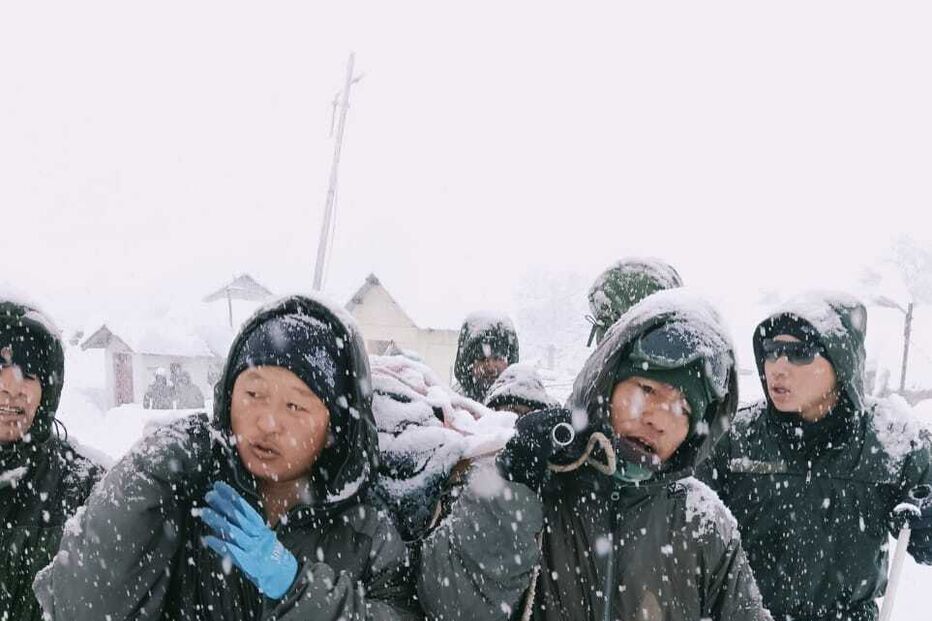 Pelo menos 41 pessoas desaparecidas após avalanche nos Himalaias