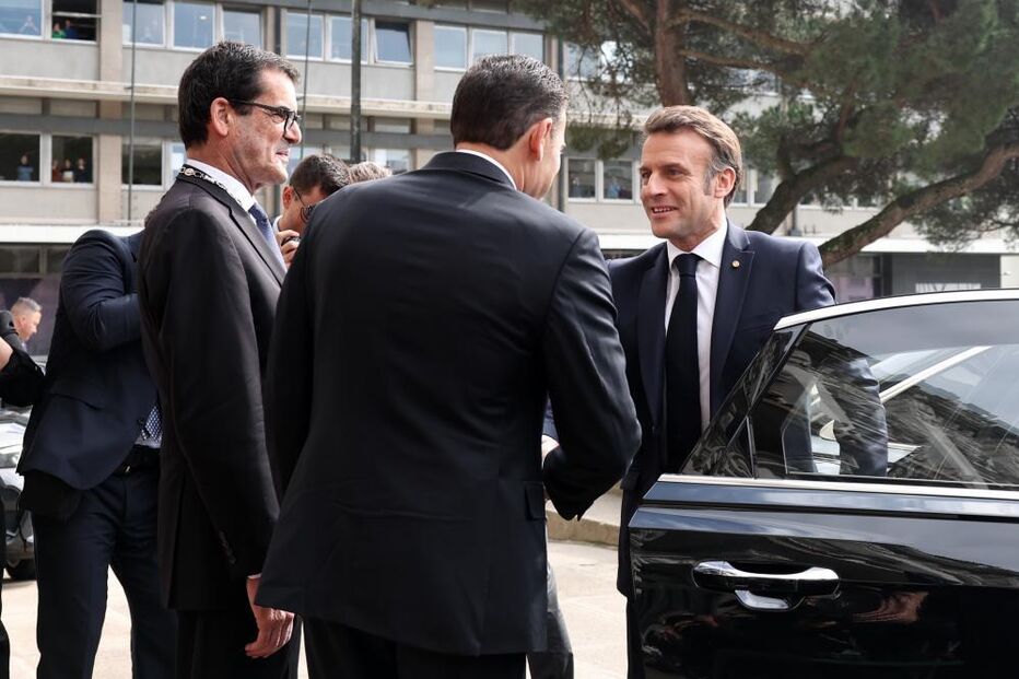 Rui Moreira, Emmanuel Macron e Luís Montenegro durante visita do chefe de Estado francês a Portugal 