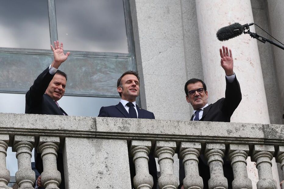 Macron recebido por Montenegro no Porto no segundo dia de visita a Portugal